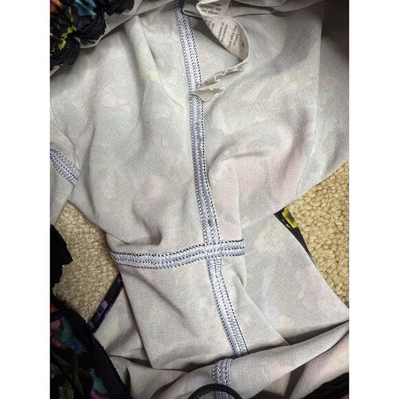 Size 6 (Small) Lululemon Shorts Floral Print Mesh Detail (Flaw, See Pics) - Picture 6 of 8